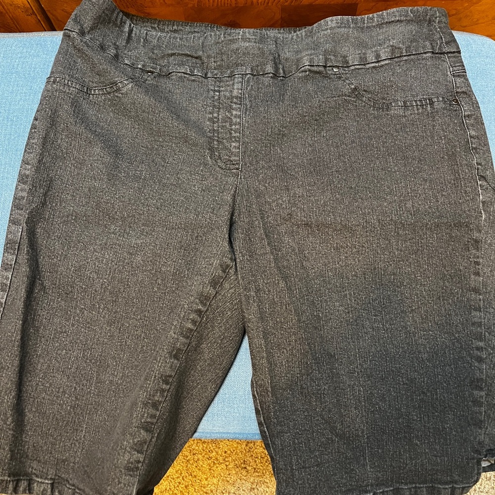 Ruby Rd. Charcoal Capri Pants